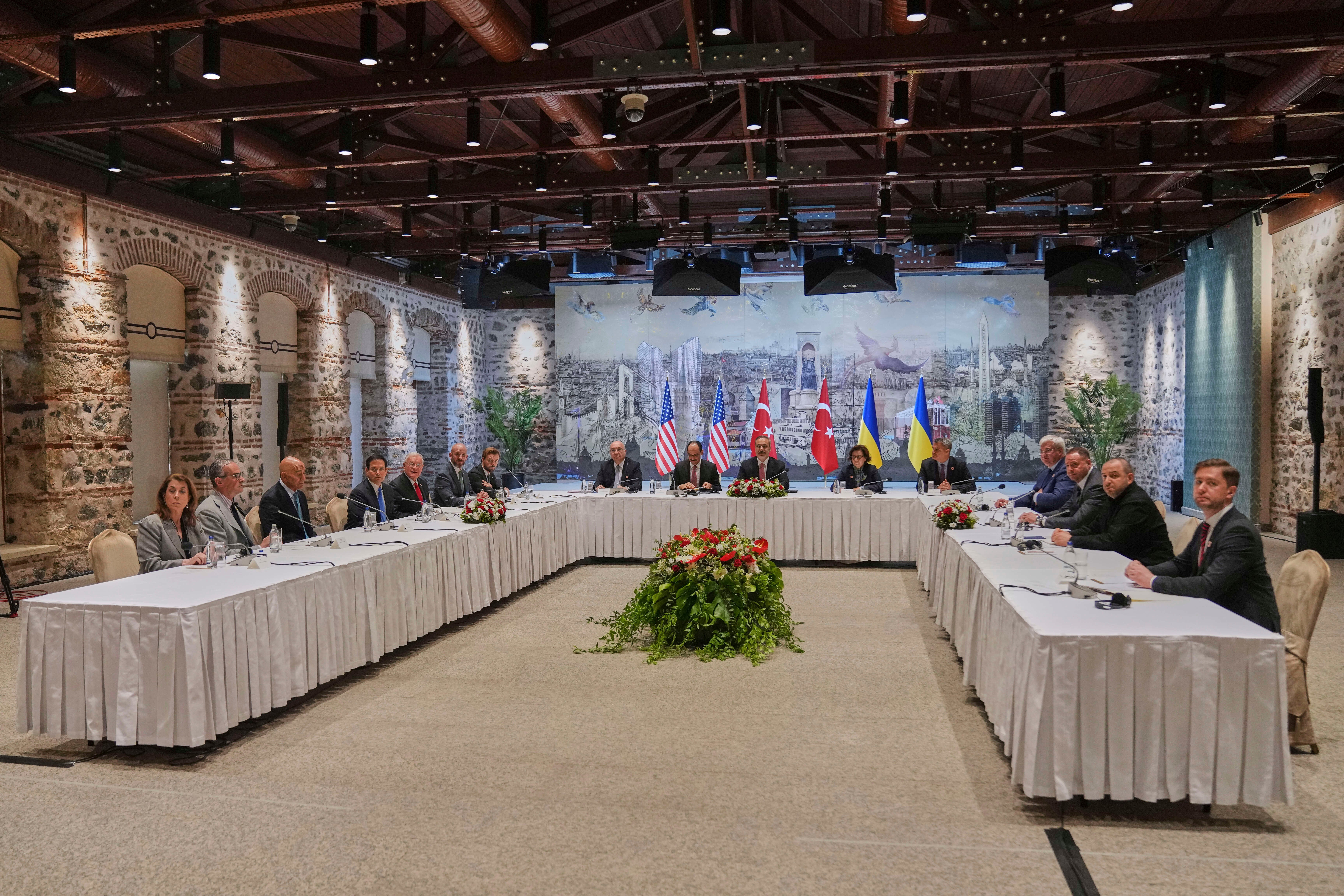 Delegations from U.S, left, led by U.S. Secretary of State Marco Rubio, fourth left, Turkey, center, led by Turkish Foreign Minister Hakan Fidan, center, and Ukraine, right, led by Ukraine's Minister of Foreign Affairs Andrii Sybiha, fourth right, and Ukraine's Defence Minister Rustem Umerov, second right, gather for a meeting at Dolmabahce palace, in Istanbul