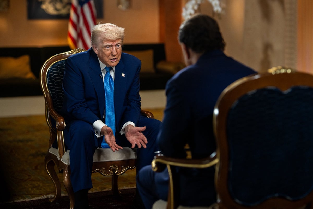 Éilíonn Trump gur ghlaoigh post James Komi 86 ar a dhúnmharú