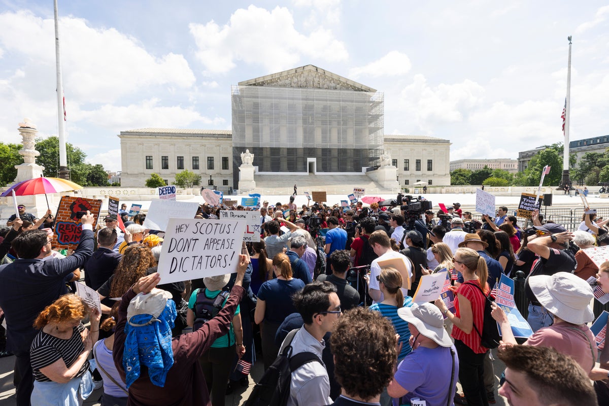 Trump issues thinly veiled threat to Supreme Court as birthright citizenship under scrutiny: ‘Playing the ref’
