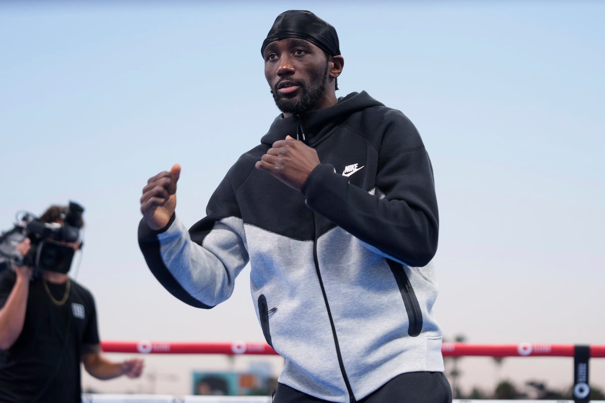 Boxing champ Terence Crawford tells Omaha graduates to work hard and keep fighting for success