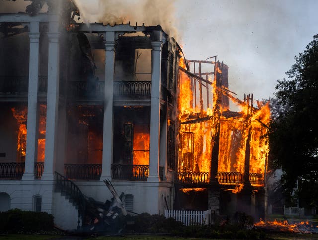 <p>The north wing of the Nottoway Plantation in Louisiana starts to collapse as crews battle the fire.</p>