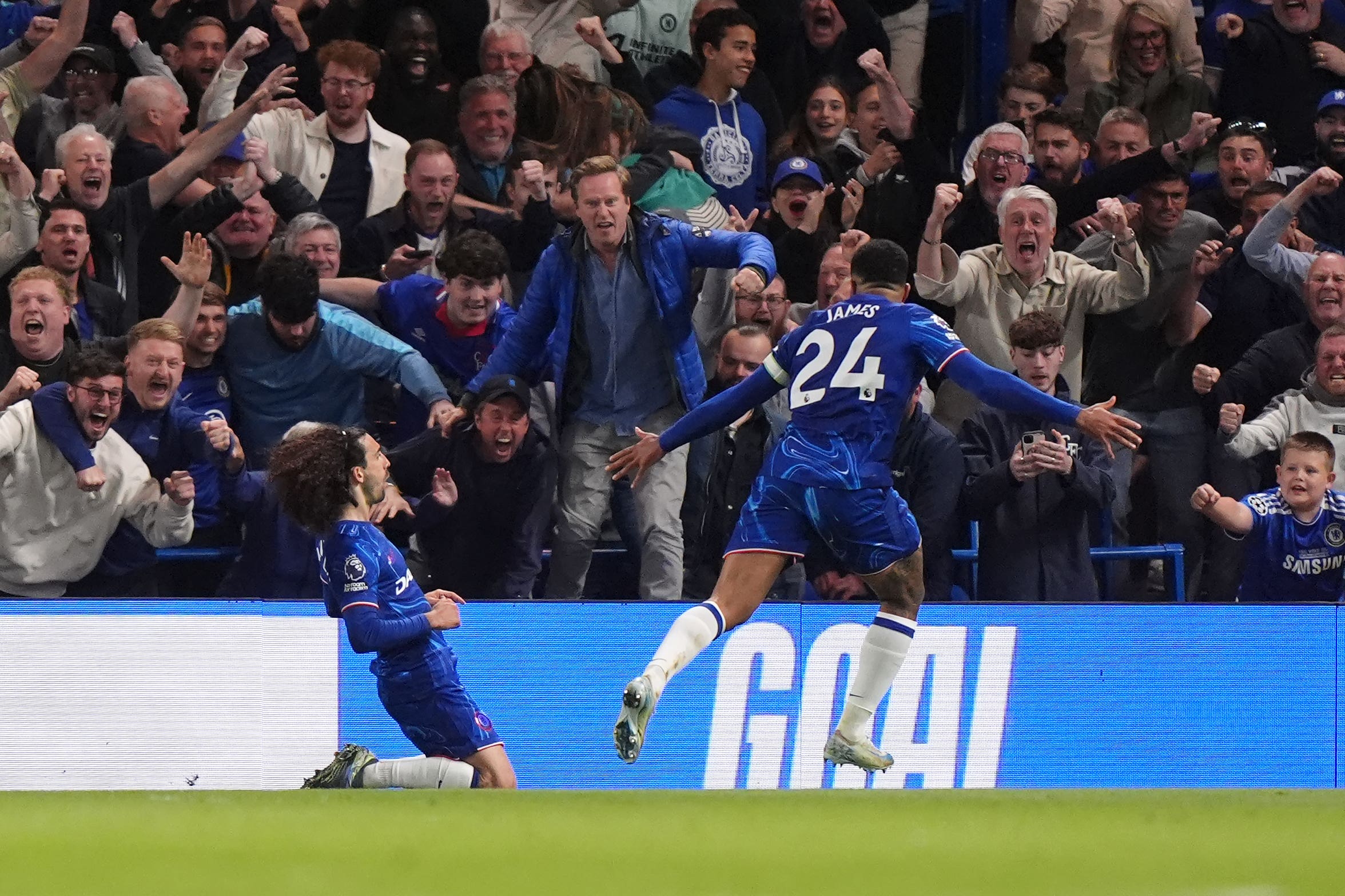 Marc Cucurella (vľavo) ju vyhral, ​​keď obrancovia opäť vstanú na Chelyse