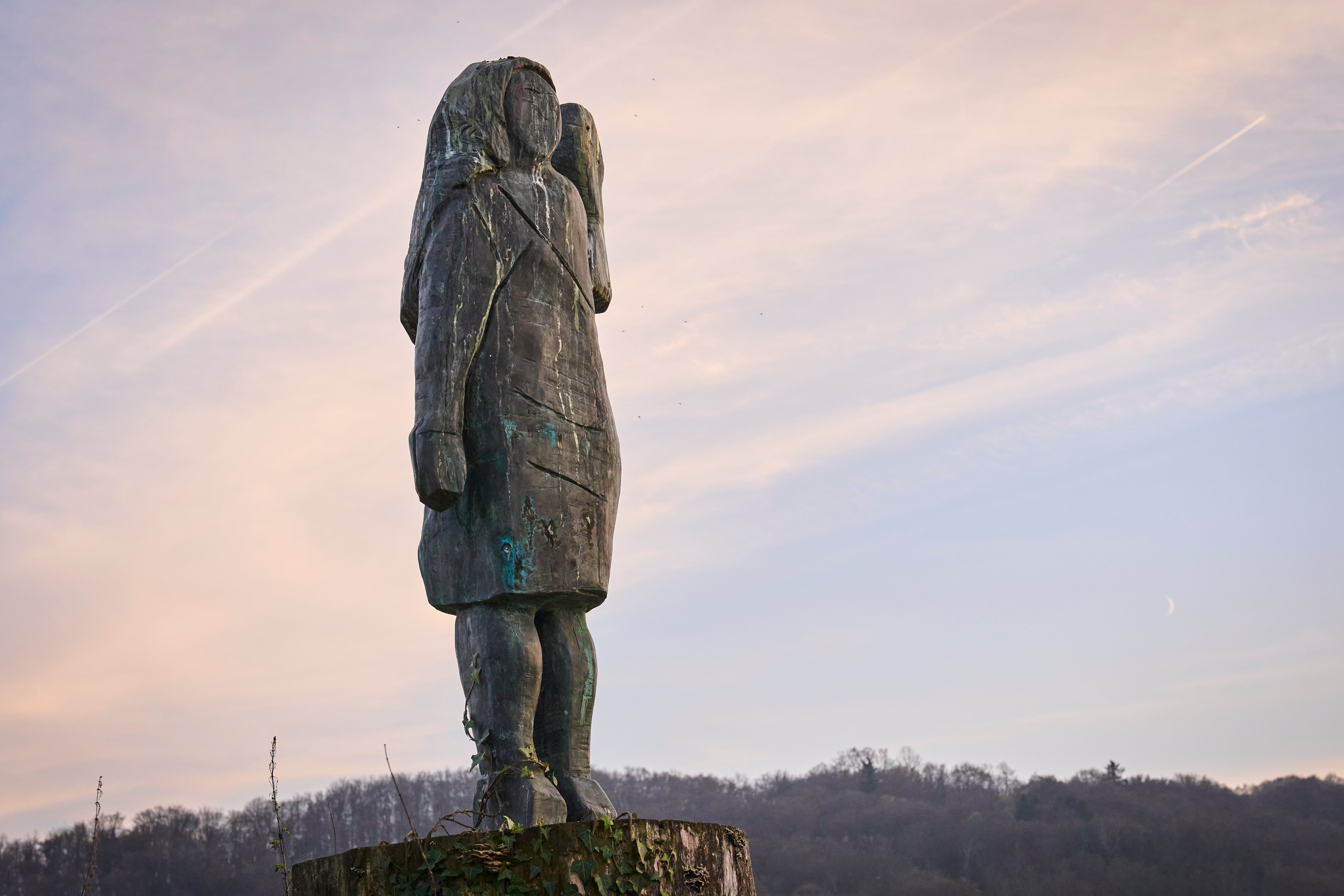 MELANIA TRUMP-ESTATUA