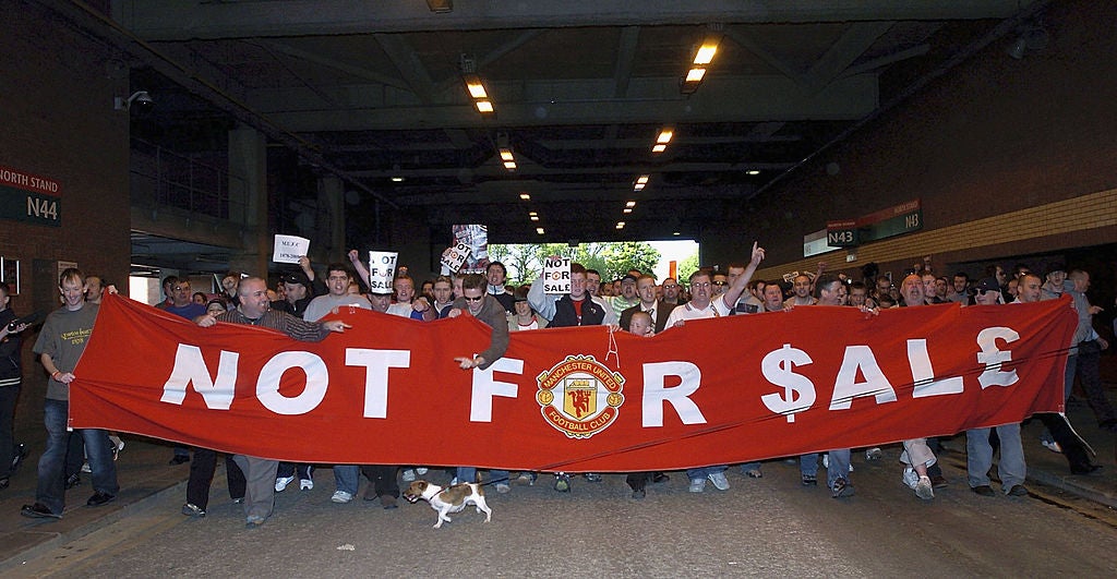 Fans protest Glazer's re-bidding to the club in Old Trafford on May 12, 2005