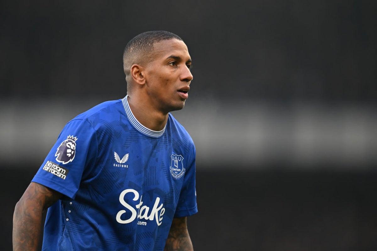 Ashley Young to leave Everton in summer with several key players out of contract at end of season Ashley Young to leave Everton in summer with several key players out of contract at end of season