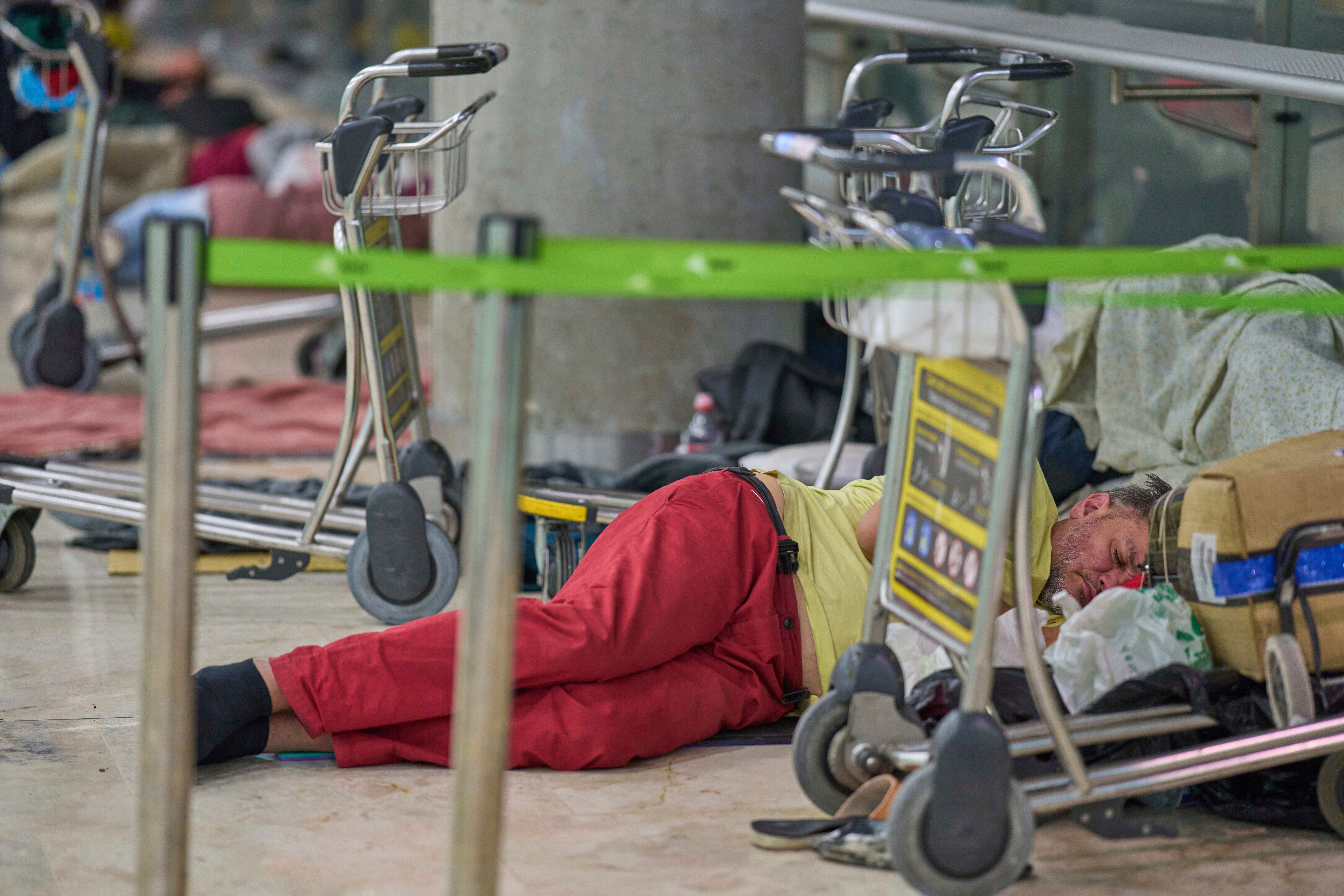 ESPAÑA-AEROPUERTO-PERSONAS SIN HOGAR