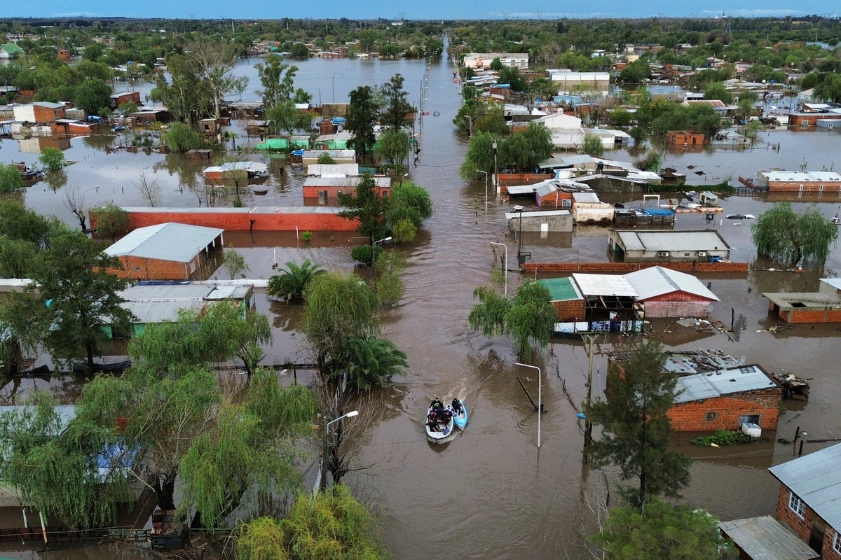 Heavy rainfall floods Argentine highways, forces evacuations