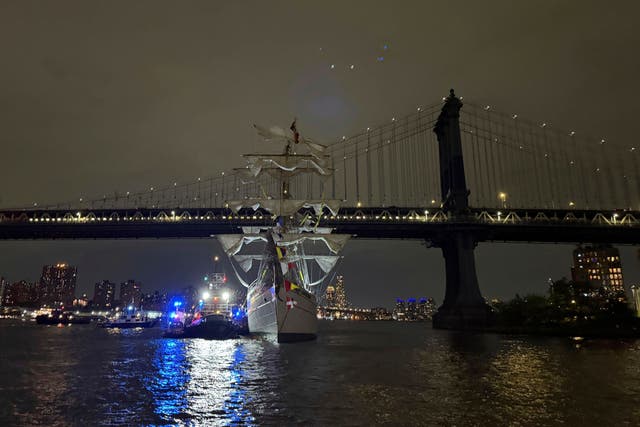 NUEVA YORK-BARCO-PUENTE-CHOQUE