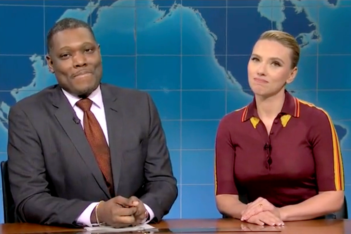 Michael Che apologizes to Scarlett Johansson on SNL after ‘vulgar’ joke about her body Michael Che apologizes to Scarlett Johansson on SNL after ‘vulgar’ joke about her body