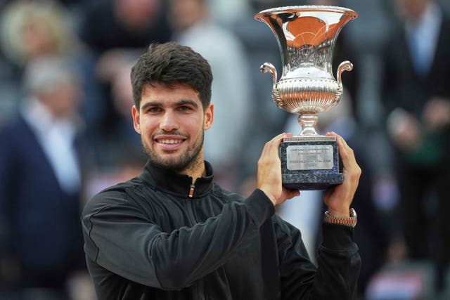 <p>Carlos Alcaraz holds the trophy after winning the Italian Open in Rome</p>