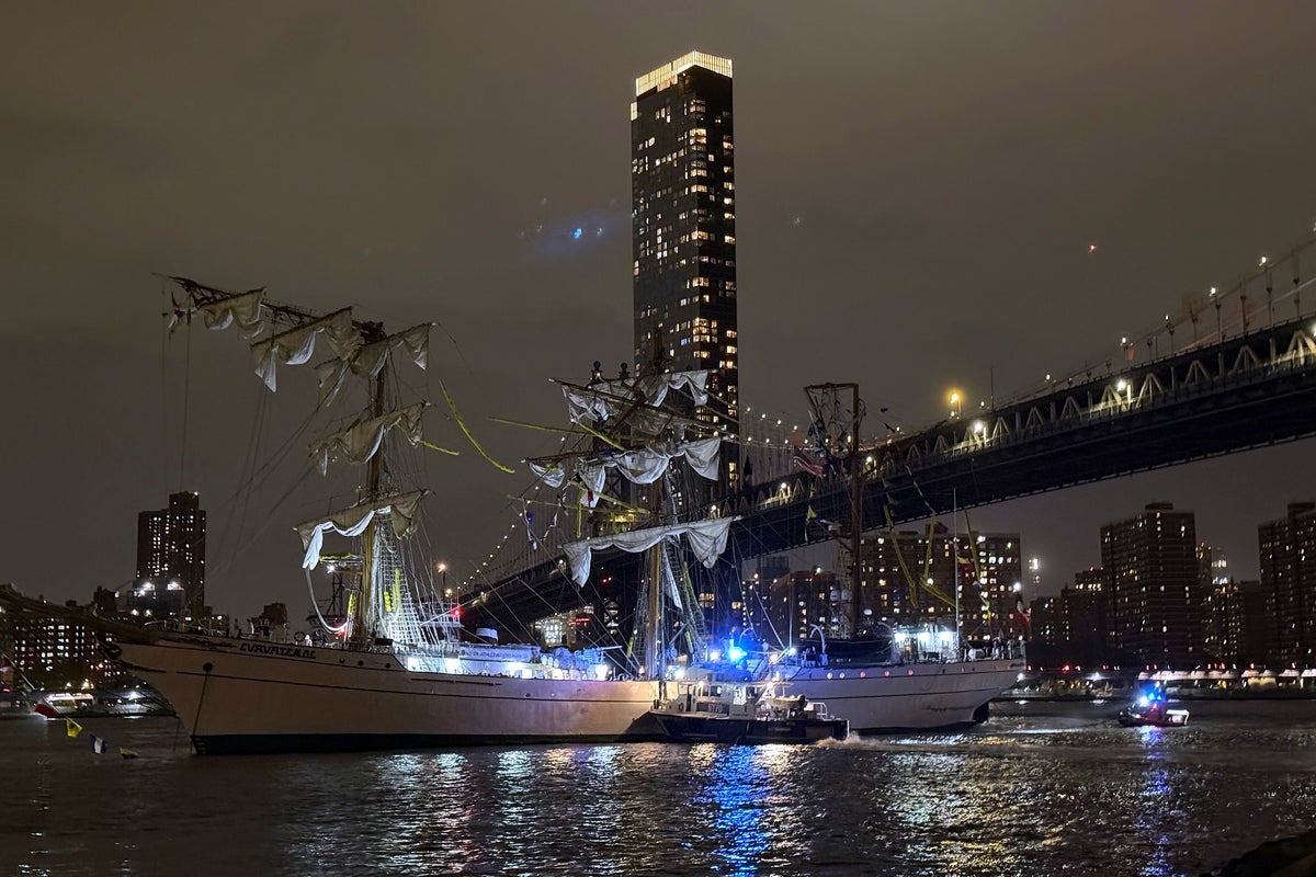 Brooklyn Bridge ship crash live: 19 people injured after Mexican navy vessel hits New York City bridge