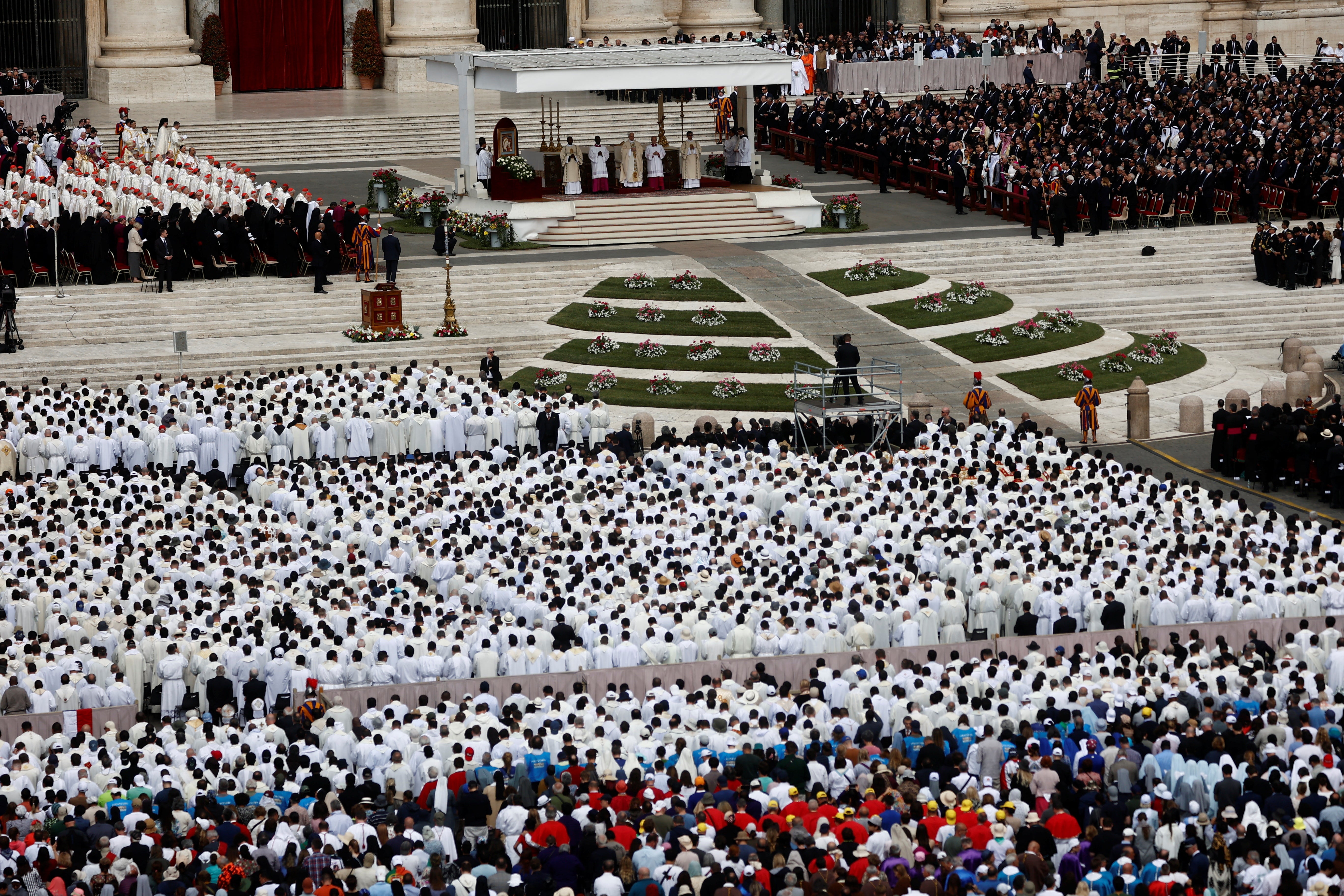 Faithful attend as Pope Leo XIV holds his inaugural Mass inaugural in Saint Peter's Square