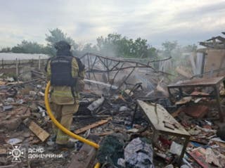 These pictures by KHerson and Donetsk, published by emergency services, show waste and damage after you have reported Russian attacks