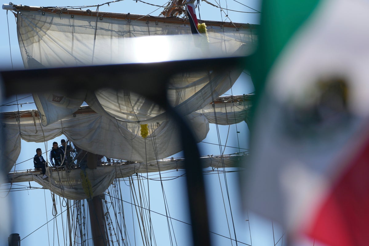 Federal officials investigating Mexican tall ship's crash into Brooklyn ...