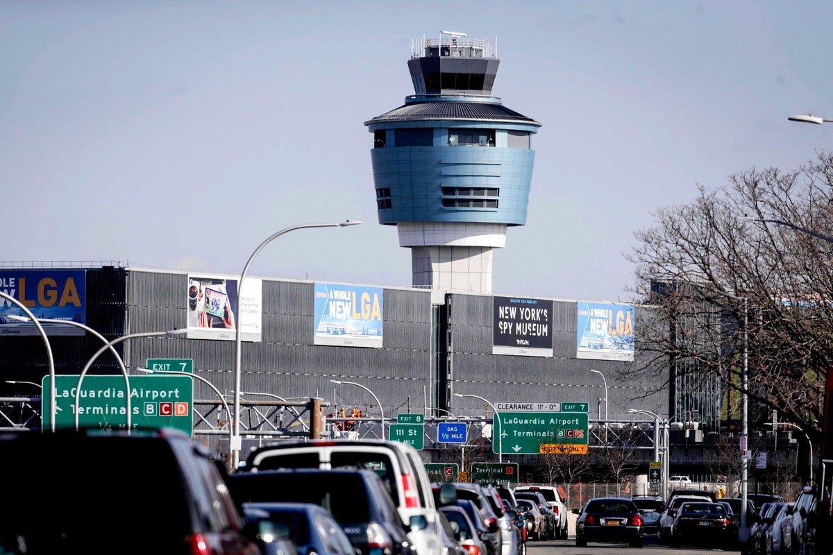 Passenger jet had to abort takeoff to avoid runway collision at New Yorks LaGuardia Airport