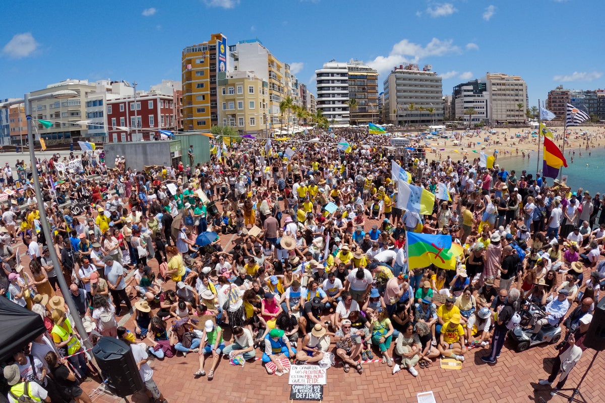 Tourists and locals at odds with each other in holiday hotspot