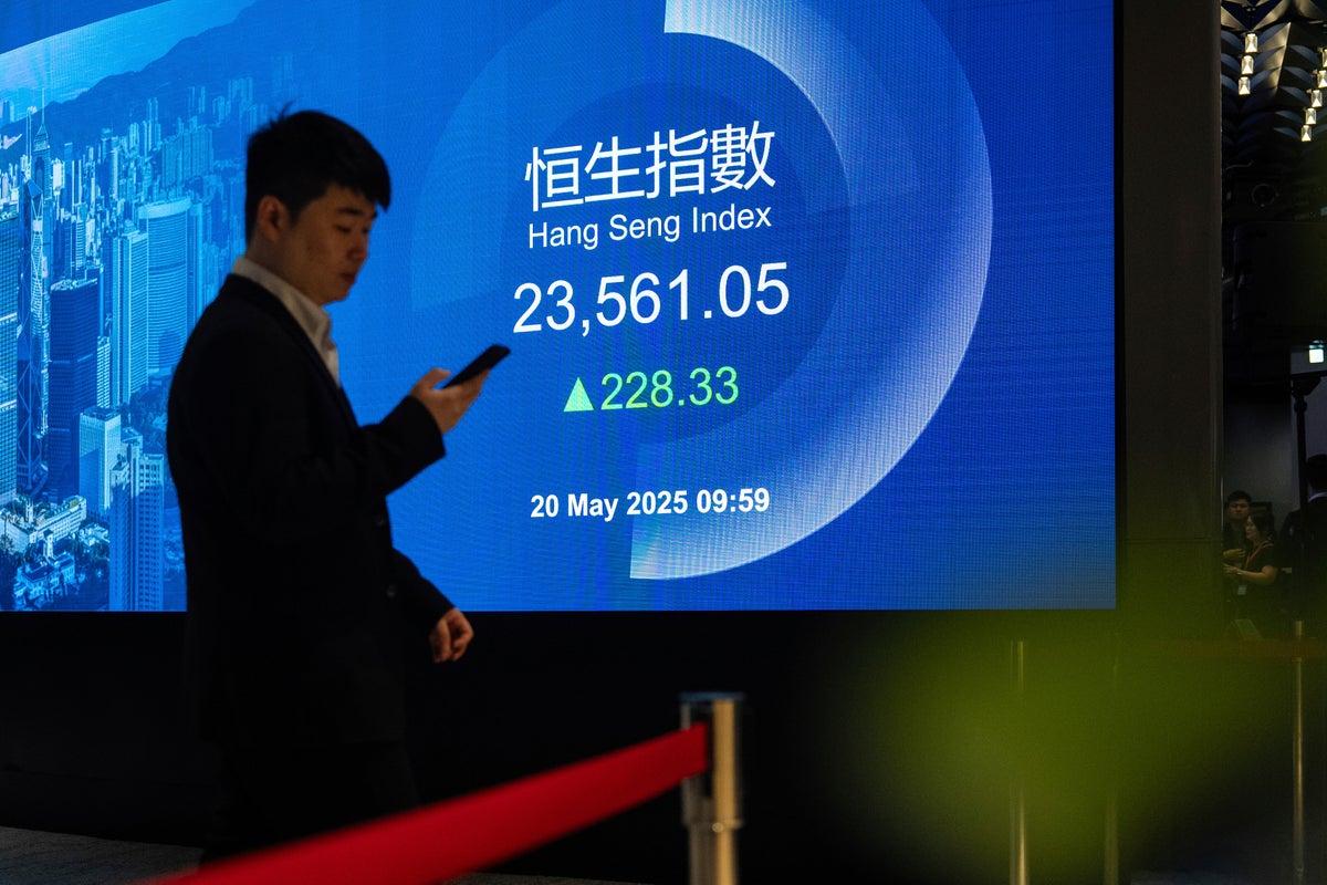 Asian shares advance after China cuts interest rates to boost economy