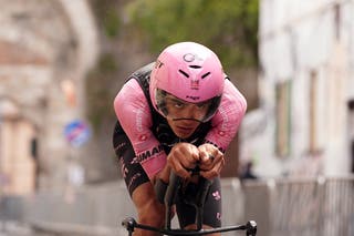 Isaac del Toro lidera o Giro D'Italia