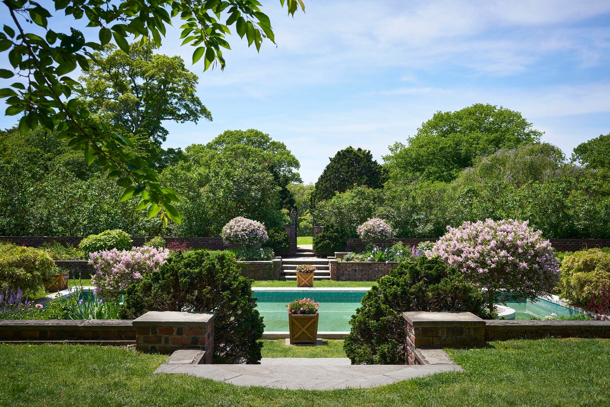 Tradition and change intertwine to create beauty at a century-old arboretum