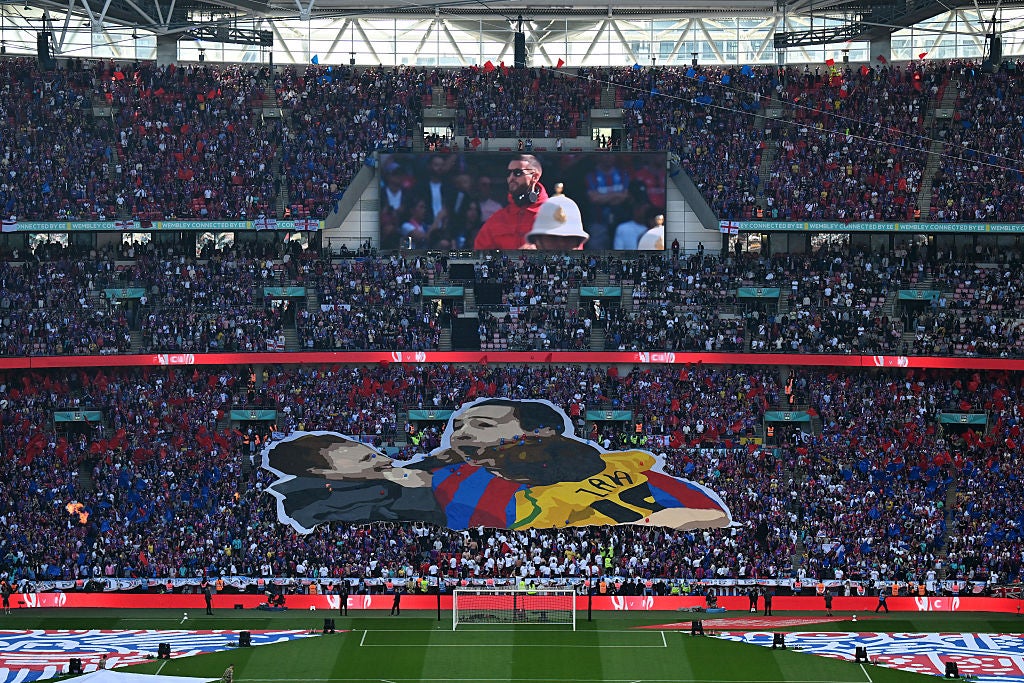 Los fanáticos de Holmesdale trabajaron incansablemente para producir una impresionante exhibición antes de la final de la Copa FA