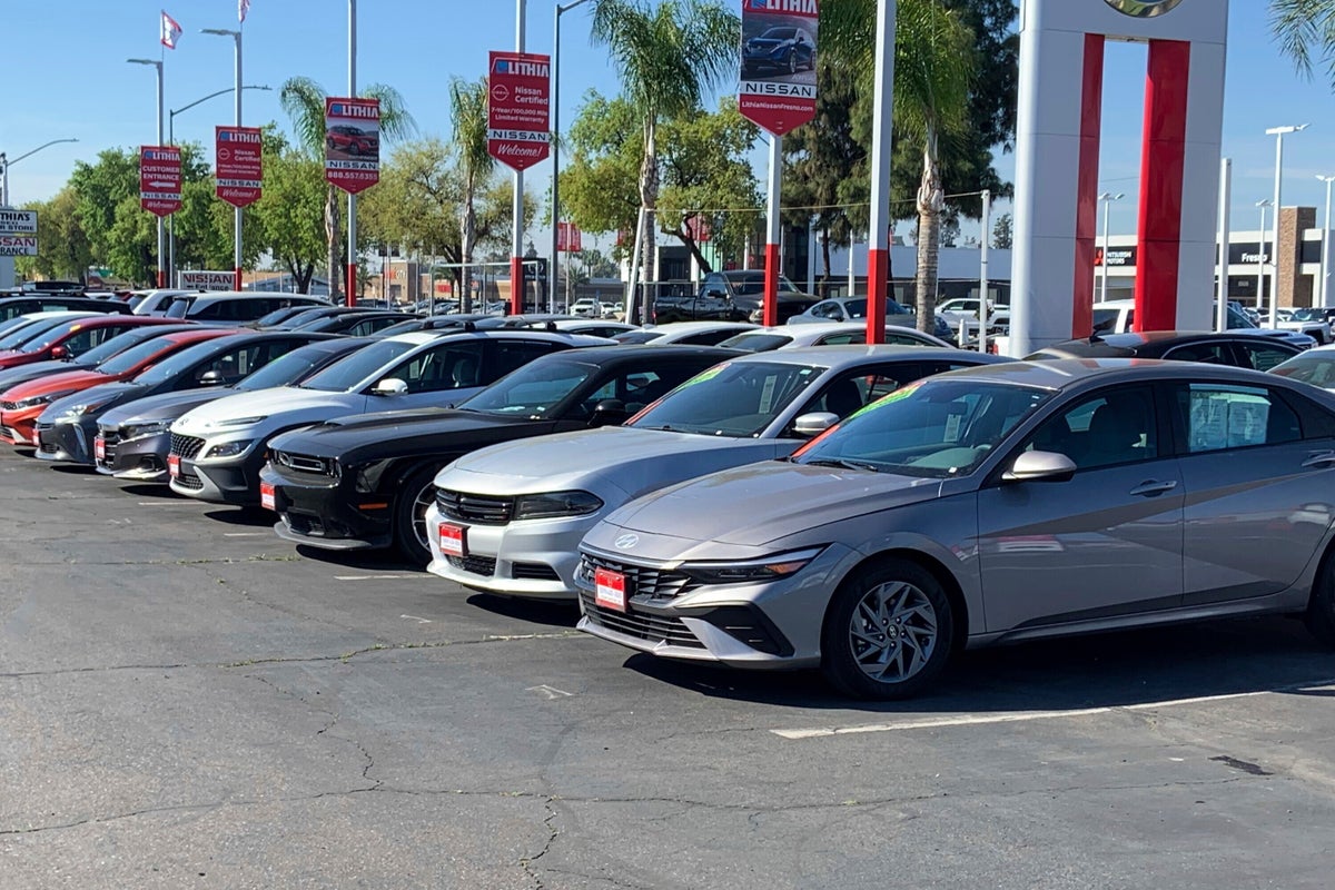 Edmunds: How to get the best auto deals this Memorial Day weekend