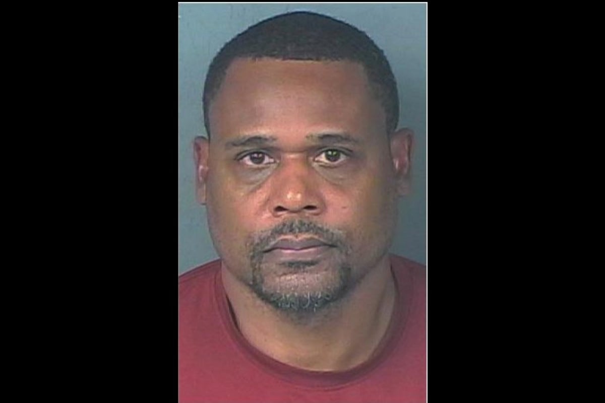 Florida teacher faces deportation after showing student nude photosL cops