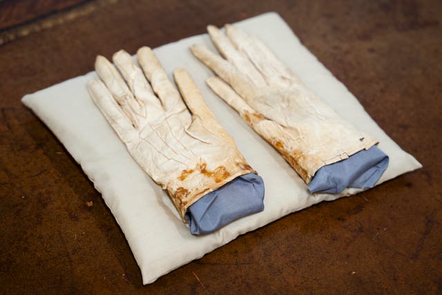 <p>A Chicago auction house will sell some of President Abraham Lincoln’s belongings, including blood-stained gloves he had in his pocket the night he was killed. </p>