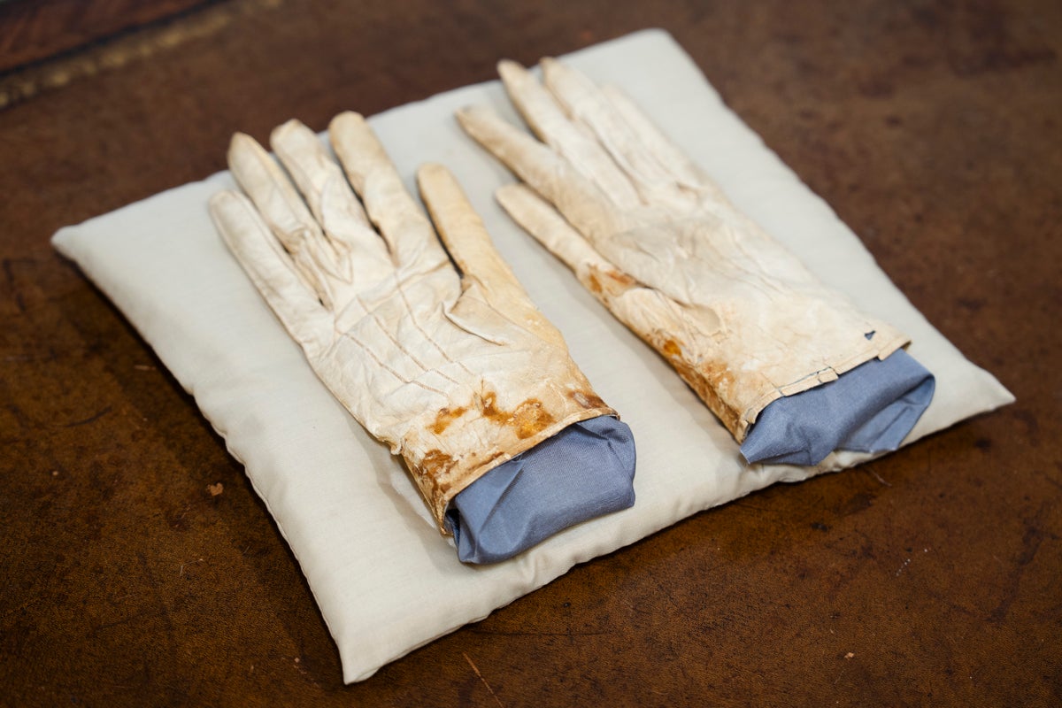 Abraham Lincoln artifacts going up for auction draw bitter criticism