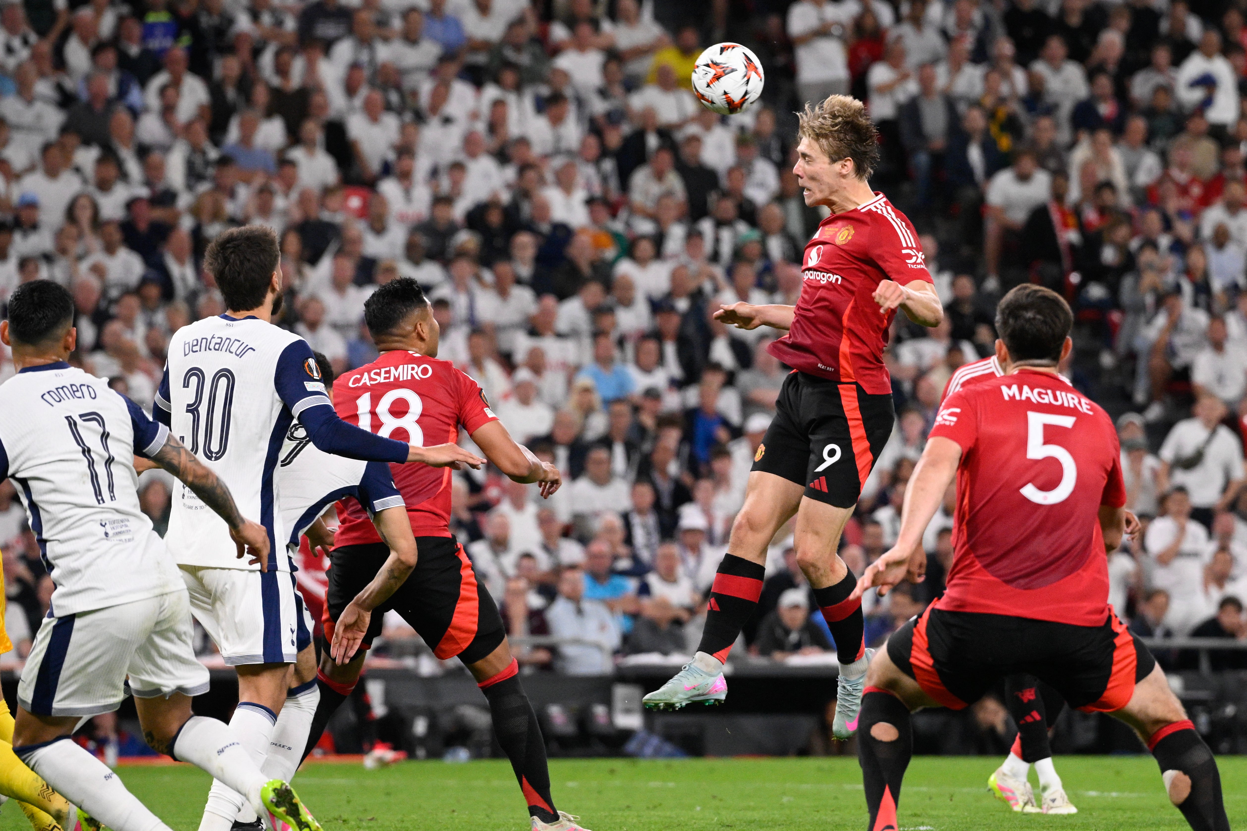 Manchester United need a new striker with Rasmus Hojlund not delivering