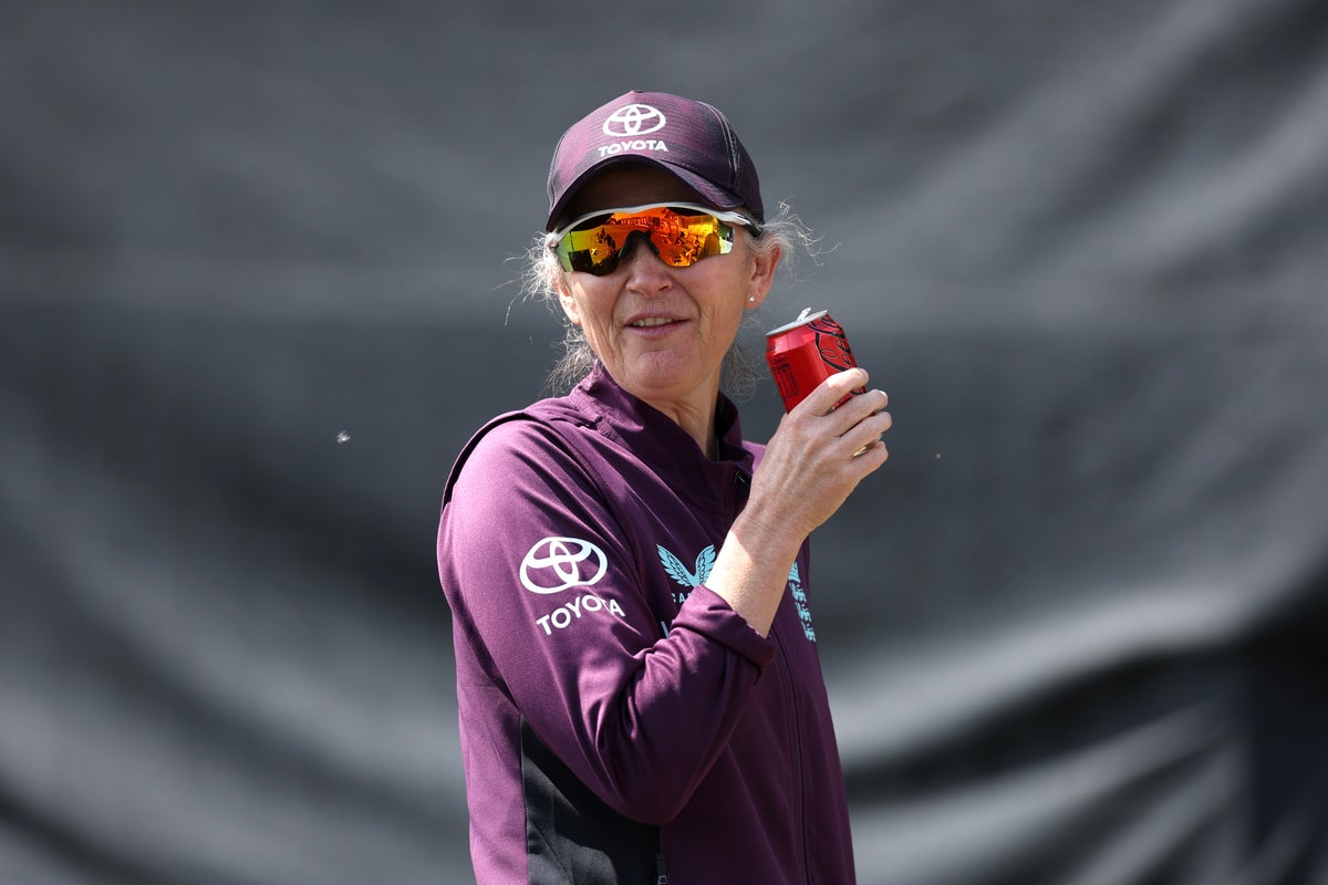 England to introduce minimum fitness standards under new coach Charlotte Edwards England to introduce minimum fitness standards under new coach Charlotte Edwards