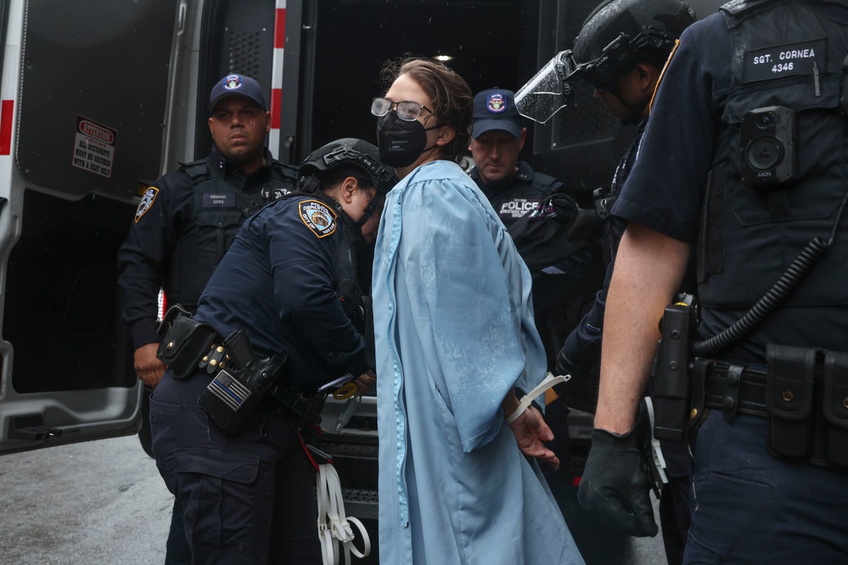 AP PHOTOS: Columbia University president notes Mahmoud Khalils absence at graduation