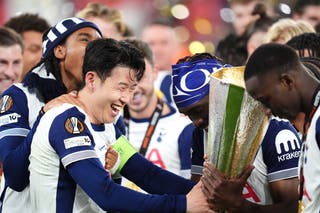 The son of Heung min finally won the trophy with Spurs