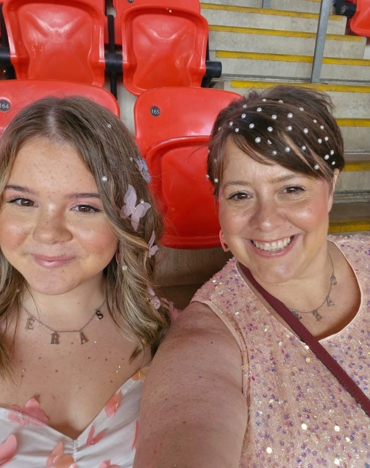 Izzy and her mum Lisa at a Taylor Swift concert