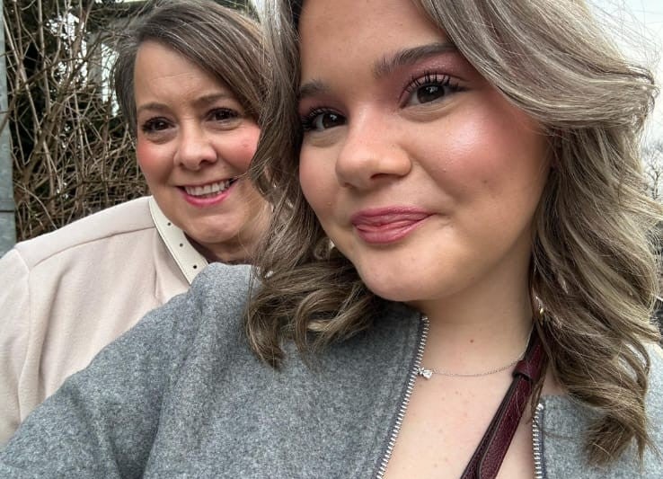 Izzy and her mum Lisa