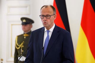 Tháinig an Seansailéir Gearmánach Friedrich Merzes chun bheith ina chosantóir Frank ar an Úcráin ó mhol an taibhiú ag tús na míosa seo