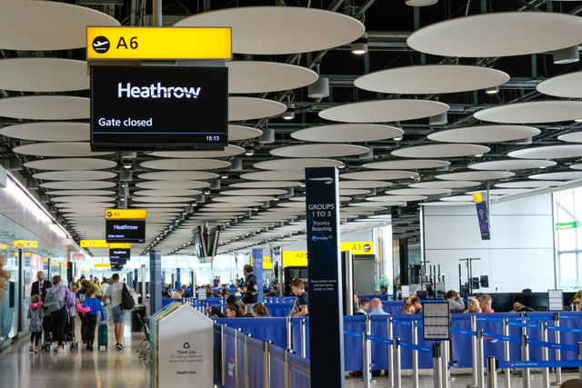<p>More than 200,000 passengers were affected by the Heathrow shutdown</p>