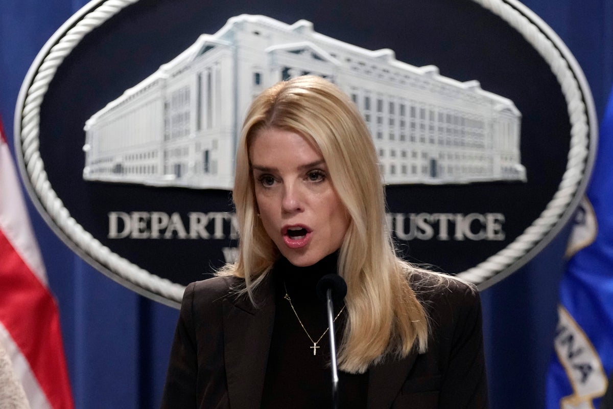 Former DC police officer sentenced to 18 months for lying about leaking info to Proud Boys leader
