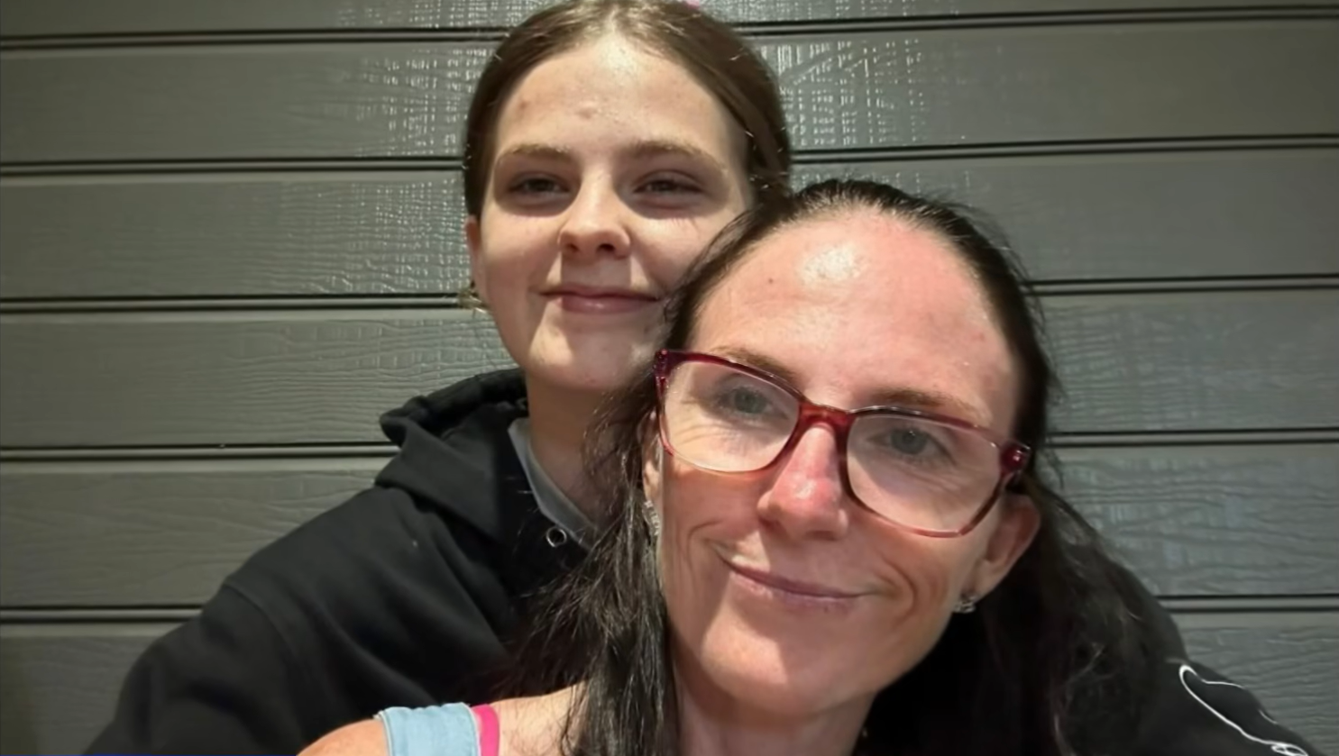 17-year-old Pheobe Bishop (L) has been missing since 15 May 2025