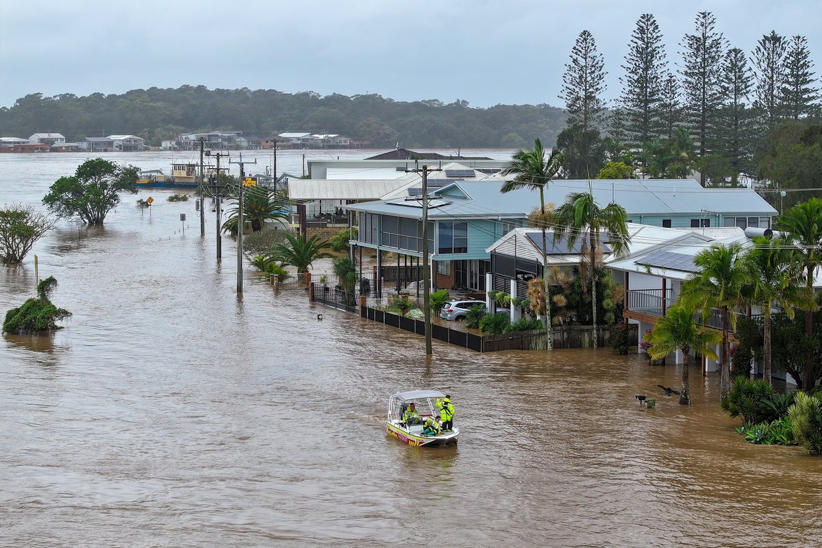 Australia floods: Five killed after torrential rain and flash flooding hits  rural towns | The Independent