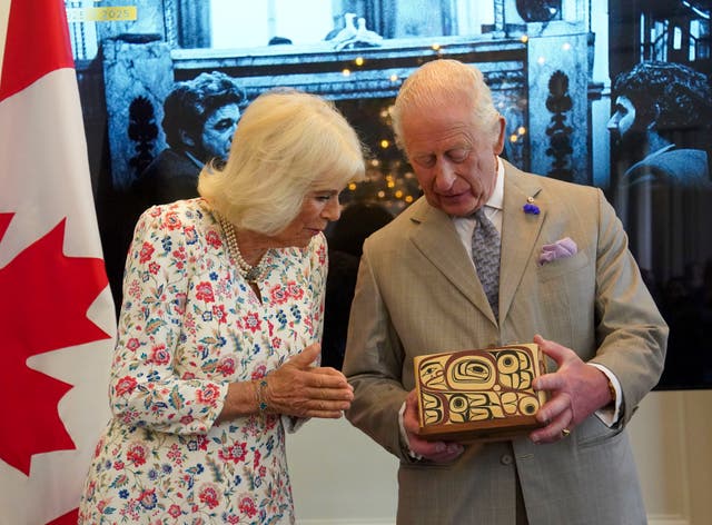 <p>Britain's King Charles and Queen Camilla look at the Key to Canada House which was presented to the King by High Commissioner for Canada, Ralph Goodale, during a visit to Canada House to mark 100 years since it opened, in London, Tuesday, May 20, 2025</p>