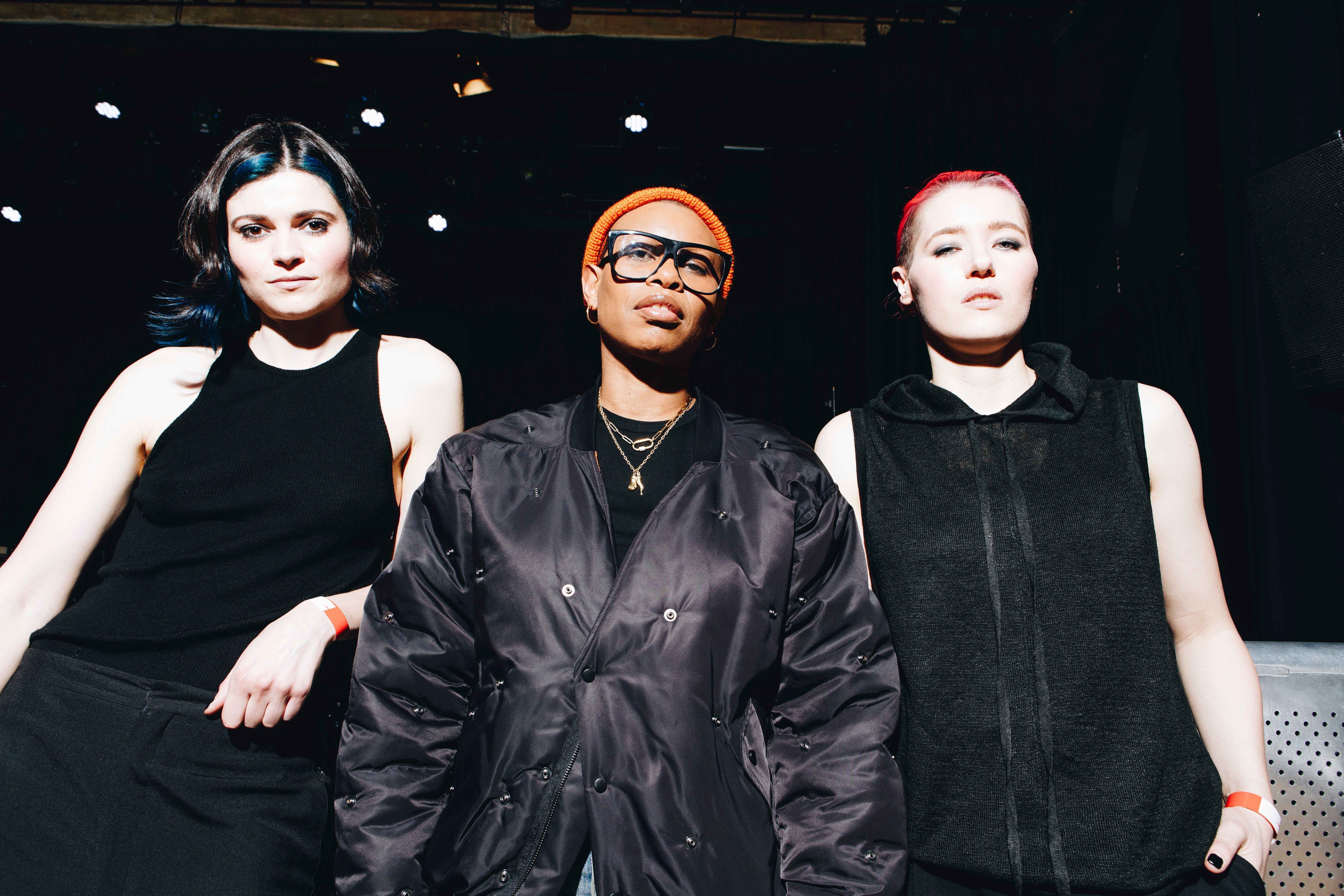 Skin (Medio) con el spaceacre de dúo indie-rock en el escenario Independent en el Great Escape Festival en Brighton