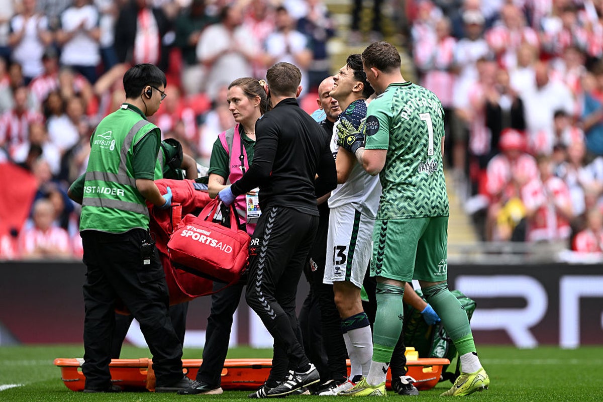 Sheffield United vs Sunderland LIVE: Black Cats under the cosh after suffering early injury blow