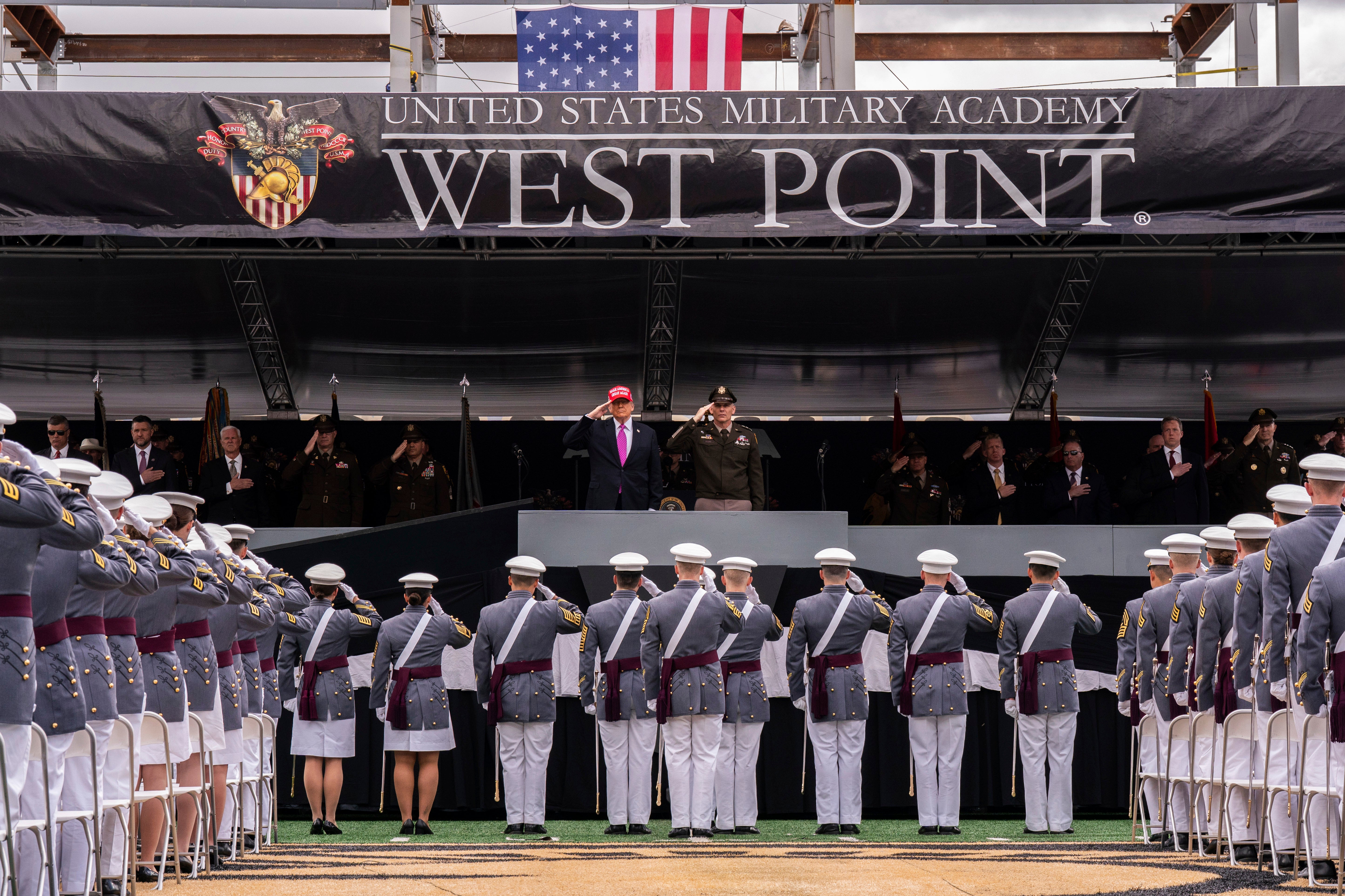 TRUMP-WEST POINT-CADETES