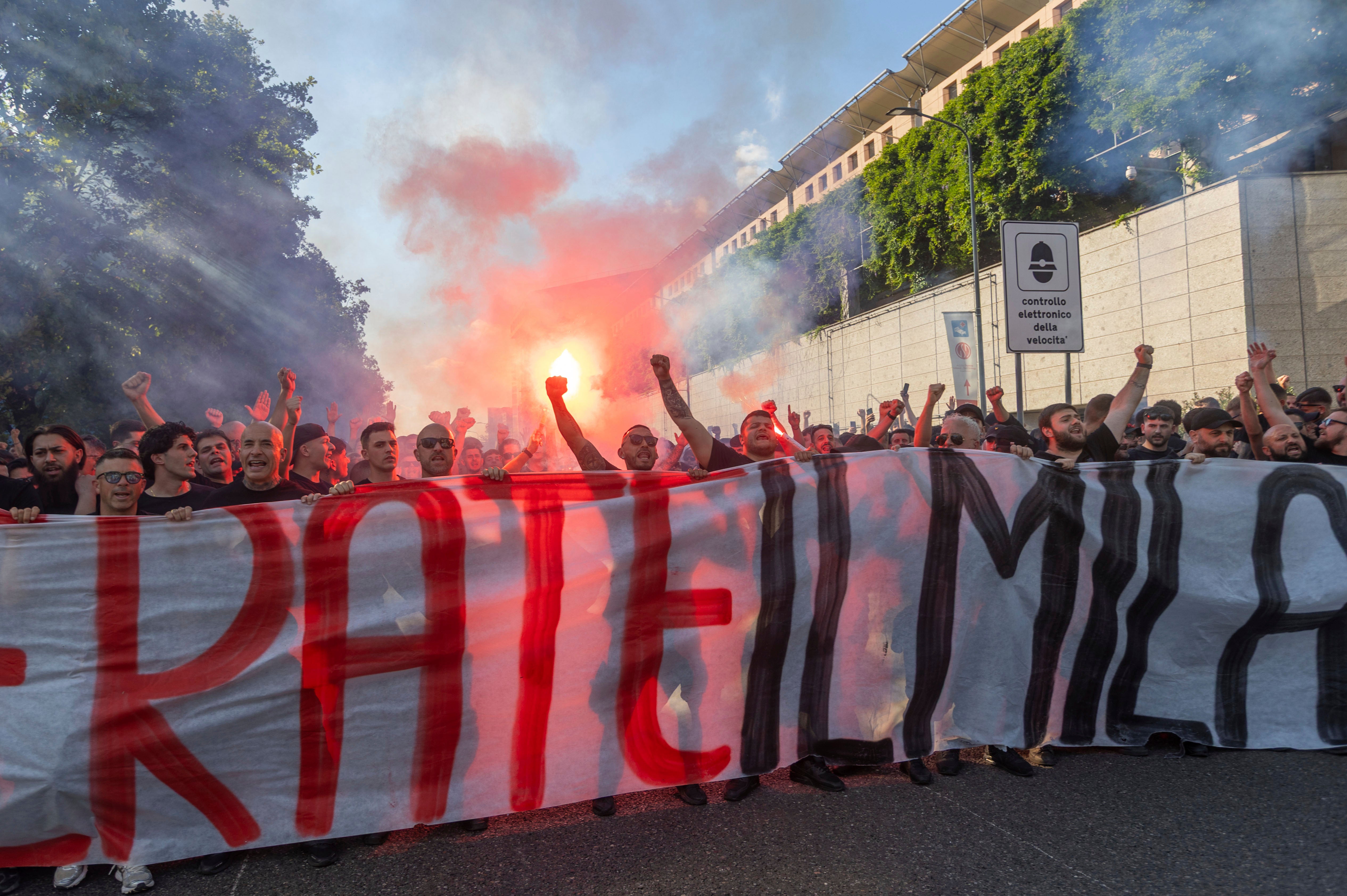 AC MILAN PROTESTAS