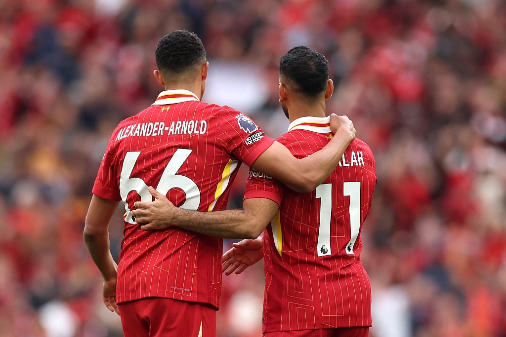 Mohamed Salah jogou ao lado de Trent Alexander-Arnold ao longo de sua carreira no Liverpool, antes de o inglês partir no verão.