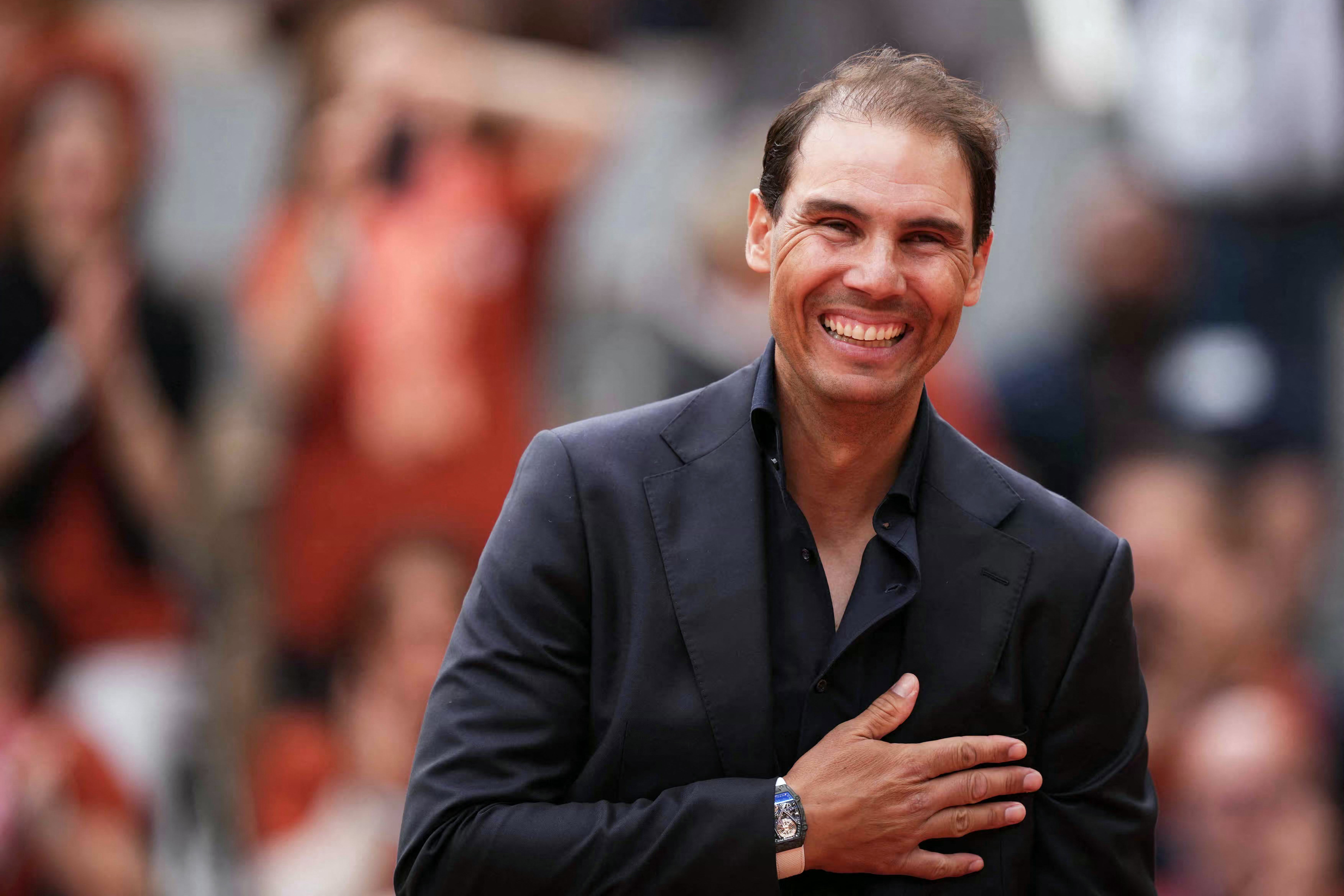 Bývalý španielsky hráč Rafael Nadal, ktorý koná na slávnostnom ceremoniáli