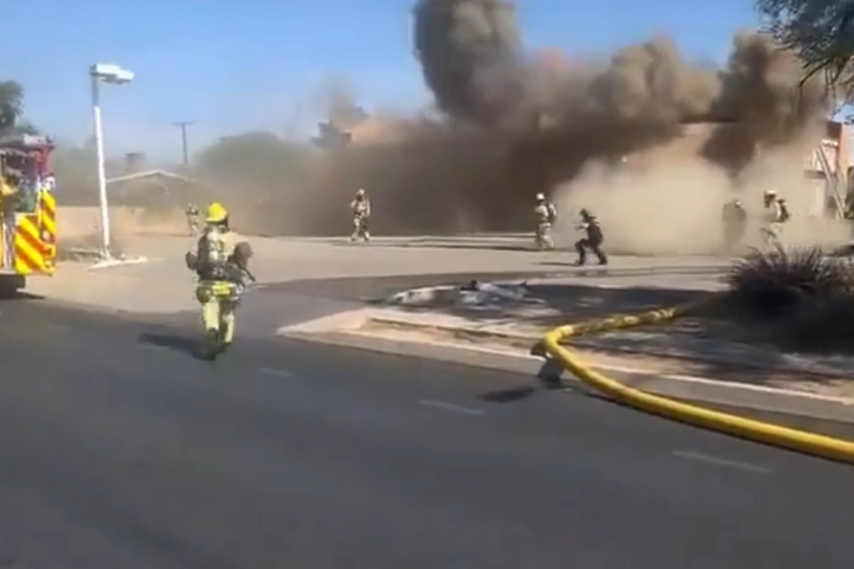 Roof collapses as Tucson firefighters battle building blaze