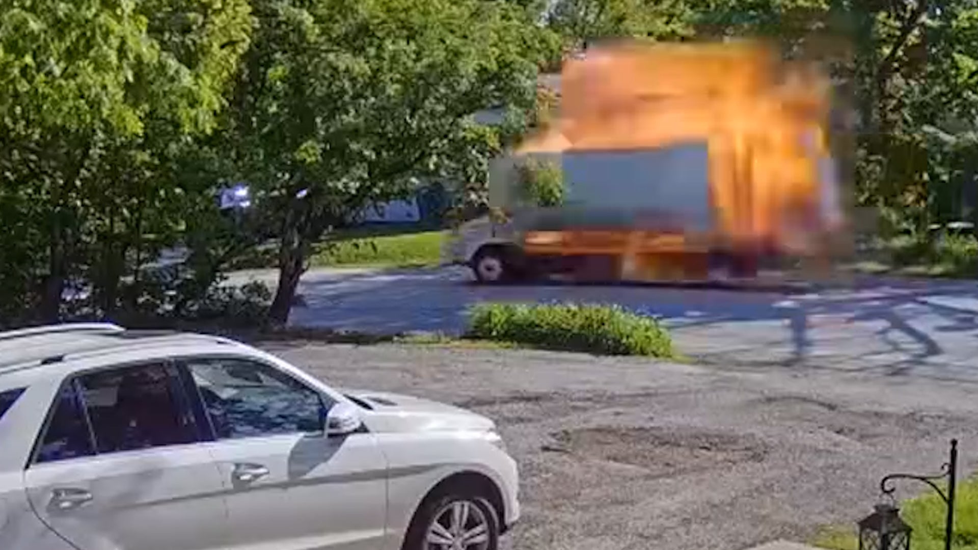 <p>Truck ‘leaking propane gas’ explodes in residential neighbourhood</p>