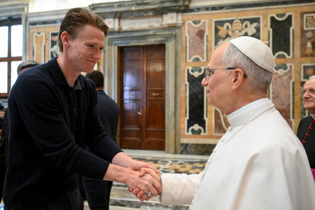 <p>Pope Leo XIV meets with Napoli player Scott McTominay after Serie A title victory, at the Vatican, May 27, 2025</p>