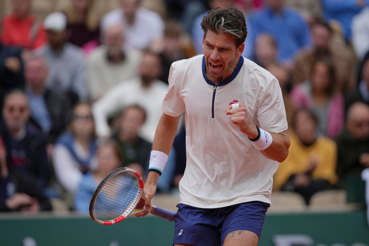 Cameron Norrie Upsets Daniil Medvedev in Five-Set French Open First Round